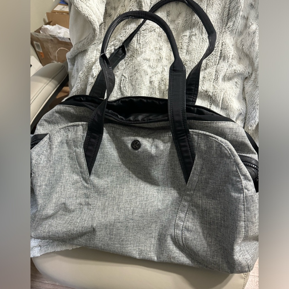 Lululemon gym bag / duffle bag